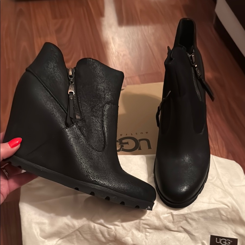 UGG Black Heeled Boots with Side Zipper and Low Heel